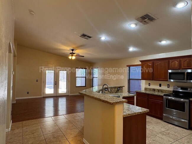 Foto del edificio - 18184 W Saguaro Ln