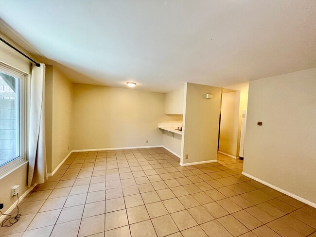 Building Photo - Downstairs North Park Apartment with Parking & Onsite Laundry!