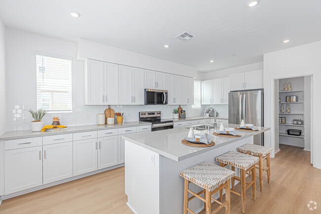 3BR, 3BA - 1,552SF - Kitchen - Axis at Millenia