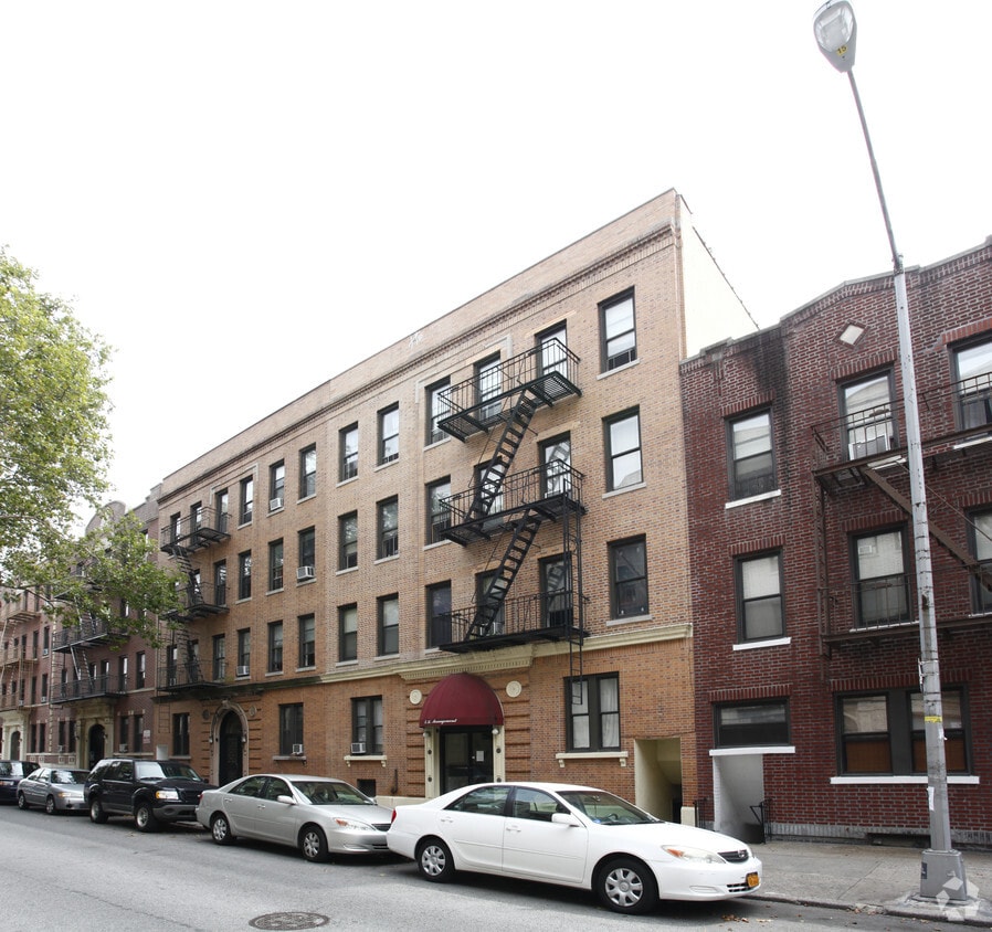 Primary Photo - 30-39 34th St