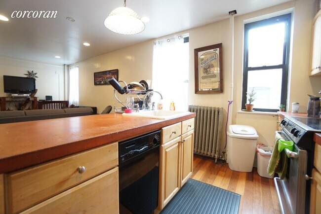 Building Photo - 608 W 140th St