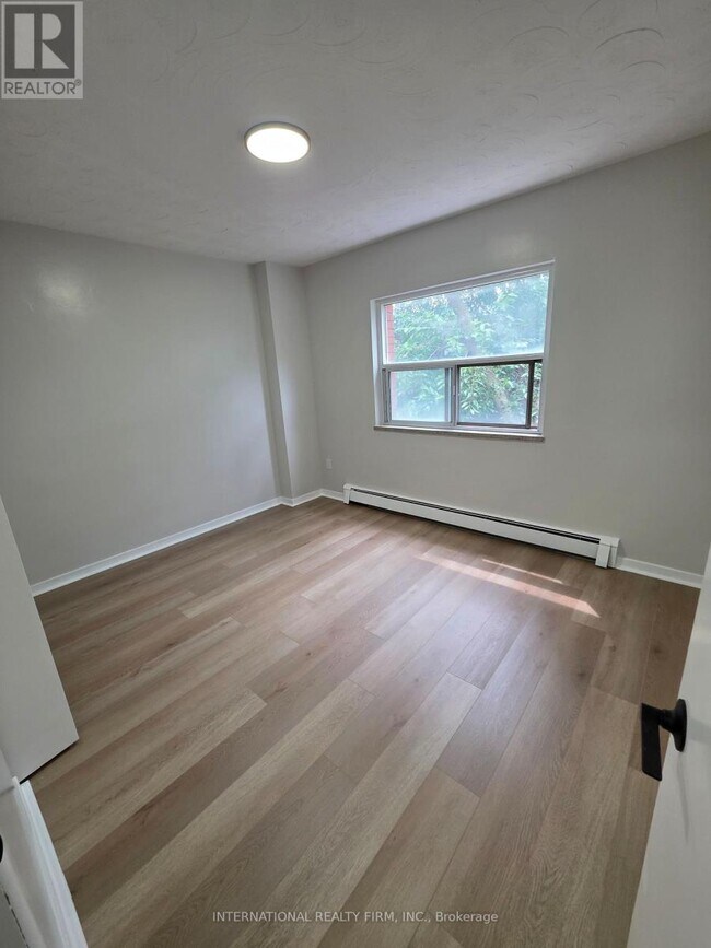 Photo du bâtiment - 103 Emerald St S