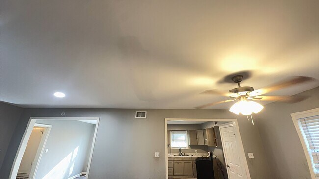Foto del edificio - Charming 3-Bedroom Home with Garage in Jackson, MS