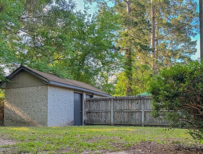 Building Photo - 601 Hickory Dr
