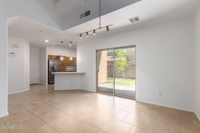 Building Photo - 8001 W Carolina Dr