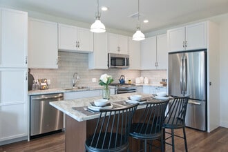 Avidor Glenview 55+ Active Adult Apartment... photo'