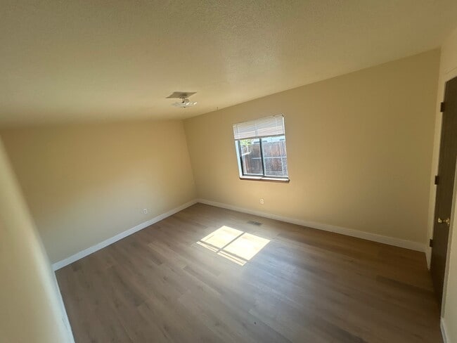 Building Photo - 942 Ralston St