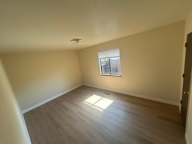 Foto del edificio - 942 Ralston St