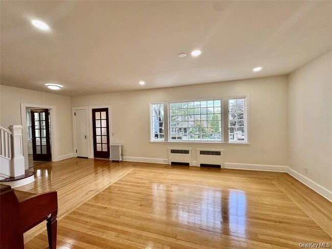 Foto del edificio - 73 Watkins Ave