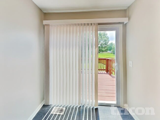 Foto del edificio - 716 Sweetwater Cir