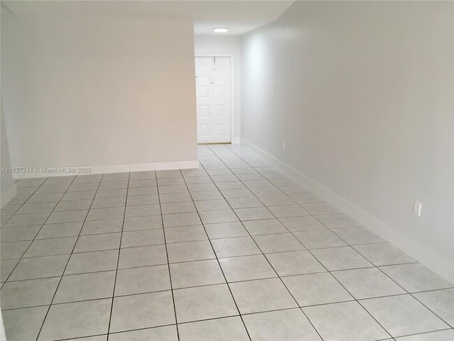 Building Photo - 5221 SW 139th Avenue Rd