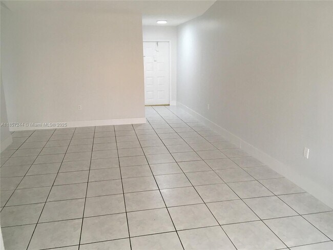 Foto del edificio - 5221 SW 139th Avenue Rd