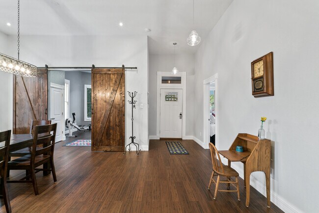 Foto del edificio - 510 E Mistletoe Ave