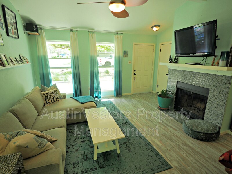 Foto principal - 8700 Soho Dr