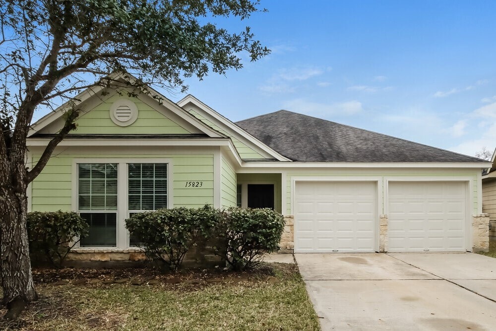 Primary Photo - 15823 Scenic Water Dr