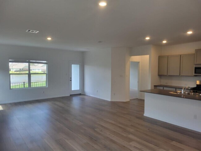 Foto del edificio - 2516 Four Waters Lp