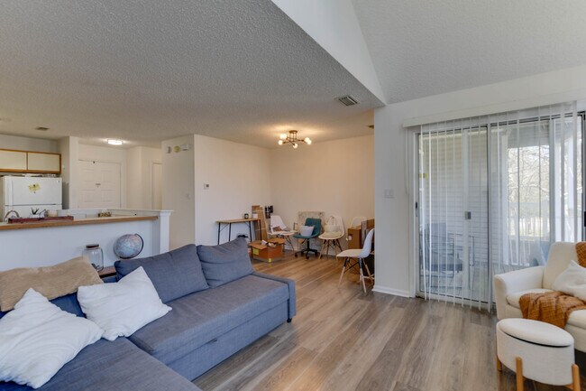 Building Photo - 4209 Laurel Green Cir