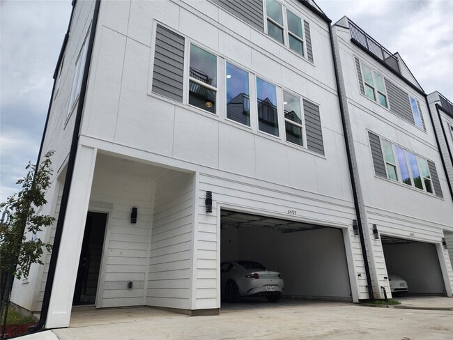 Building Photo - 3413 St Emanuel St