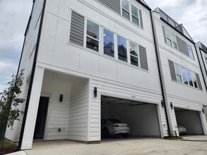 Building Photo - 3411 St Emanuel St