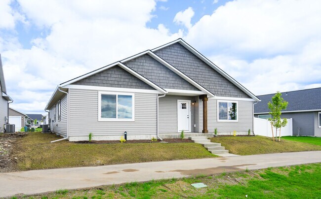 Foto del edificio - Brand New with 3 car garage