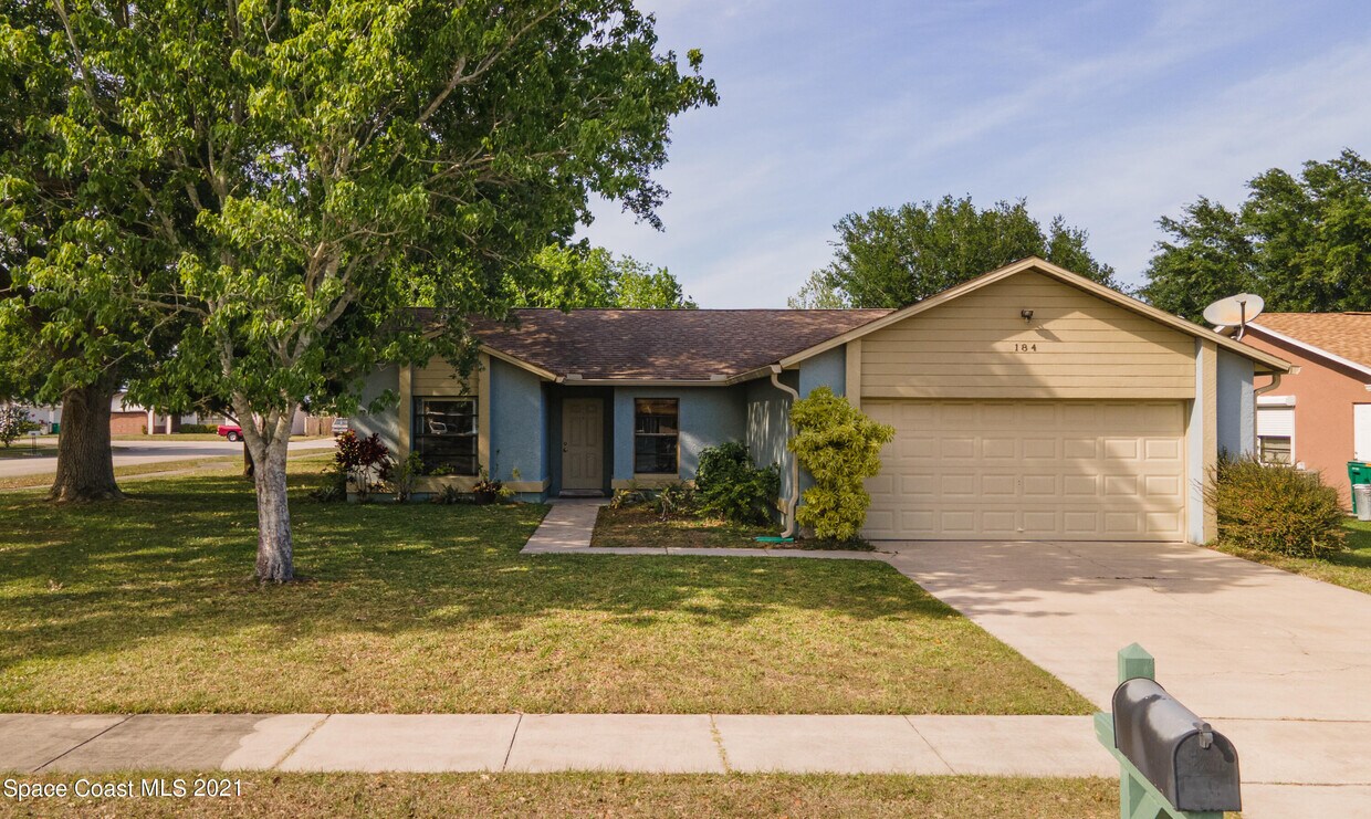Primary Photo - 184 Cinnamon Lake Cir