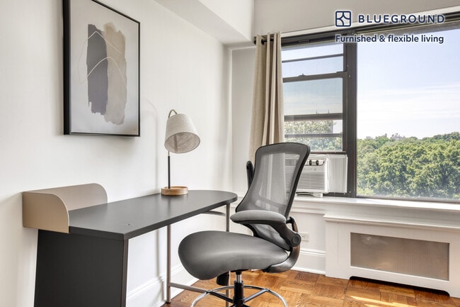 Building Photo - 952 5th Ave