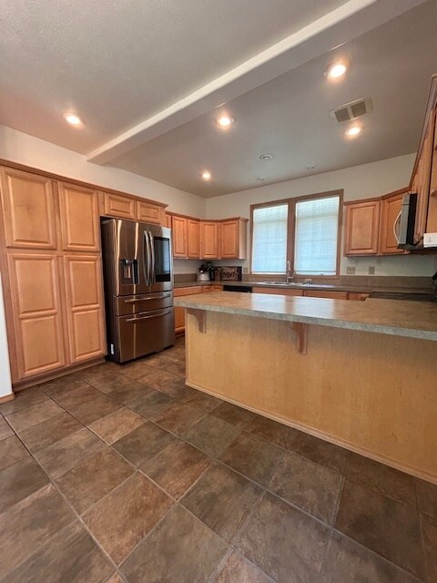 Building Photo - 112 W 16th Ave