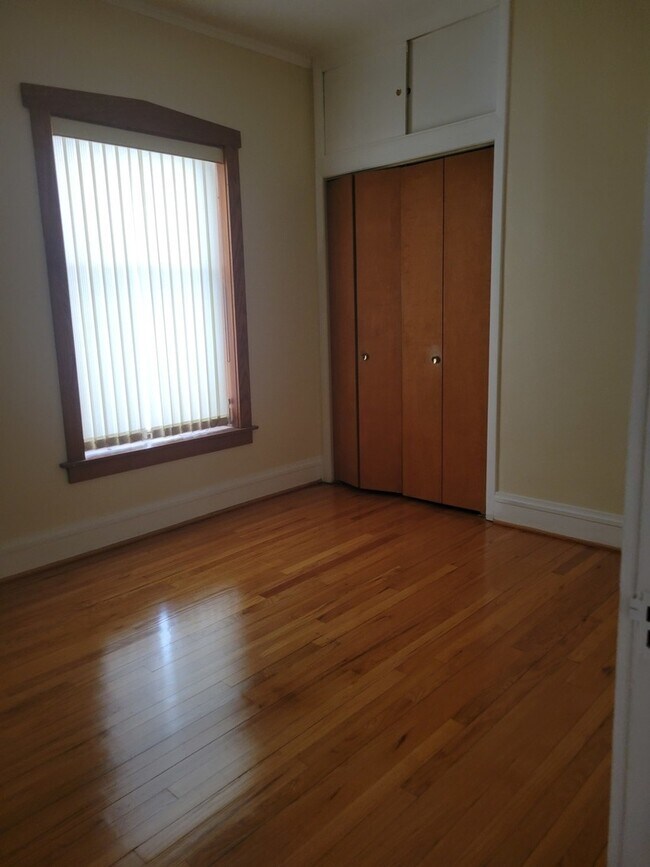 Foto del edificio - 6939 N Hamilton Ave