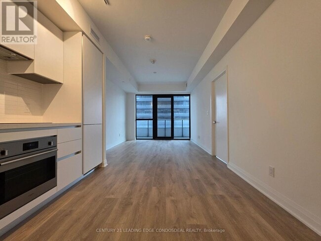 Photo du bâtiment - 4015 The Exchange