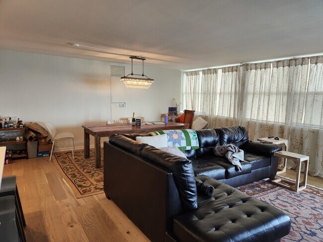 Foto del edificio - 6301 N Sheridan Rd