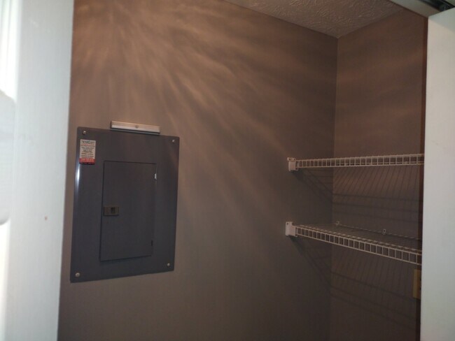 Foto del edificio - 357-310 Waterdown Dr