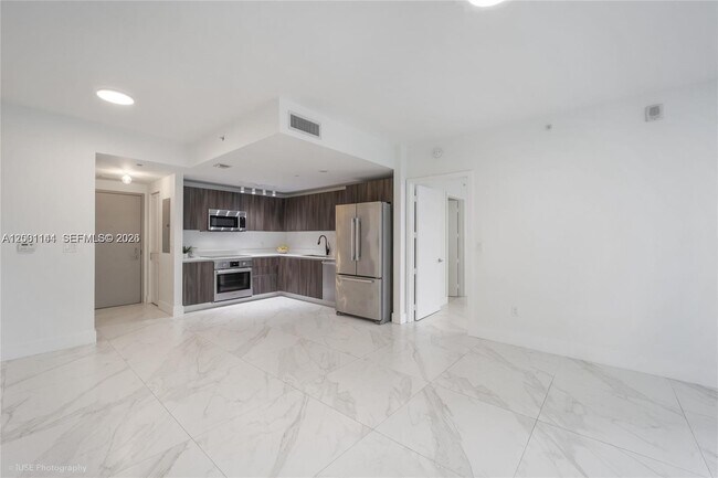 Foto del edificio - 488 NE 18th St