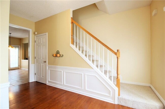 Building Photo - 3905 Lake Burton Dr NW