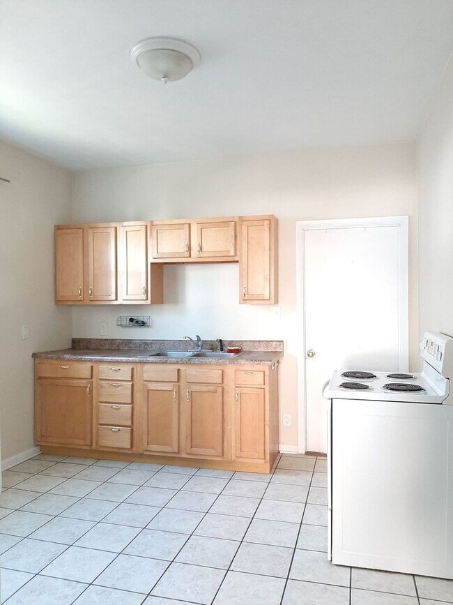 Foto del edificio - 3 Bedroom/ 1 Bath House in South Park—Avai...