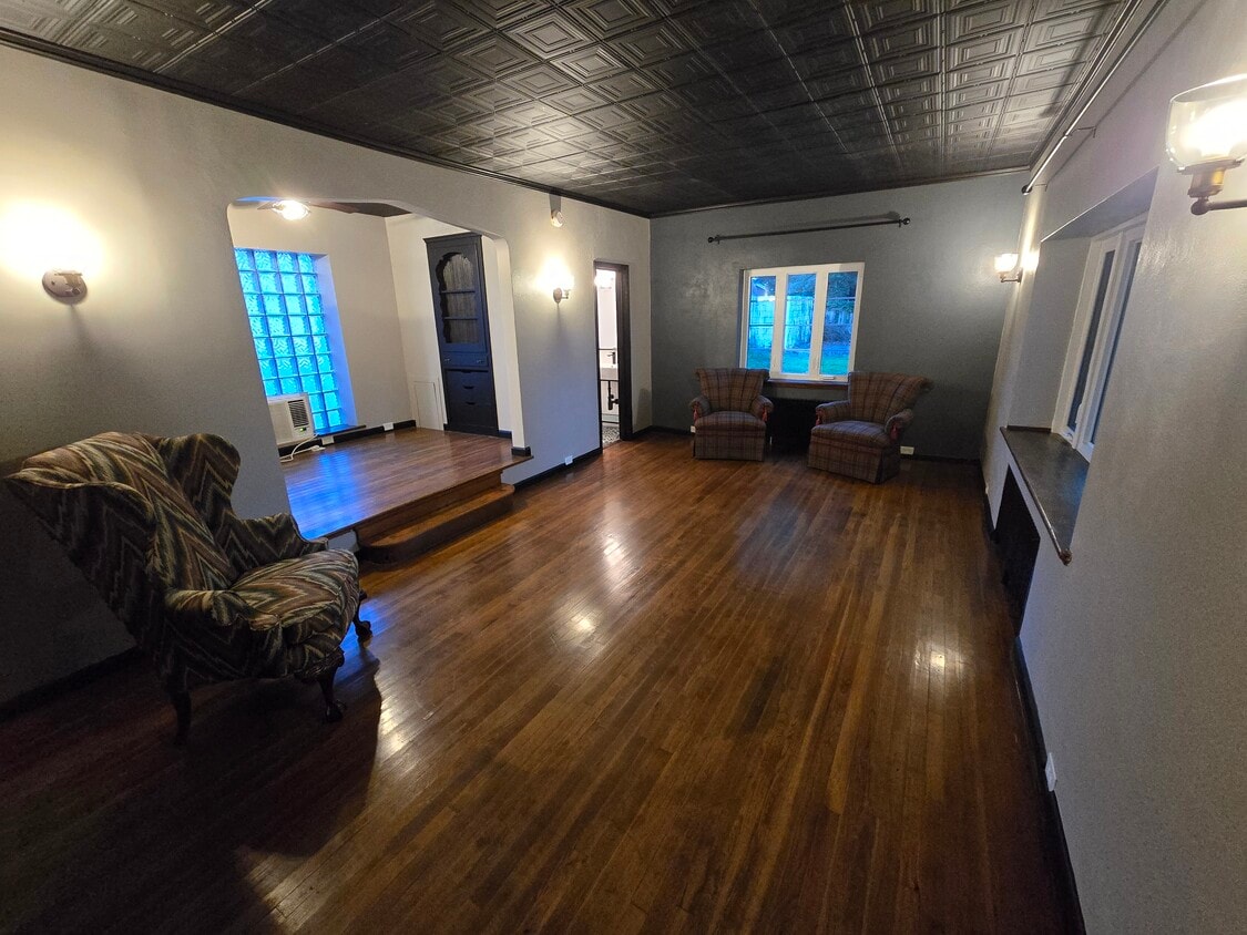 Primary Photo - 606 Sunset Ave