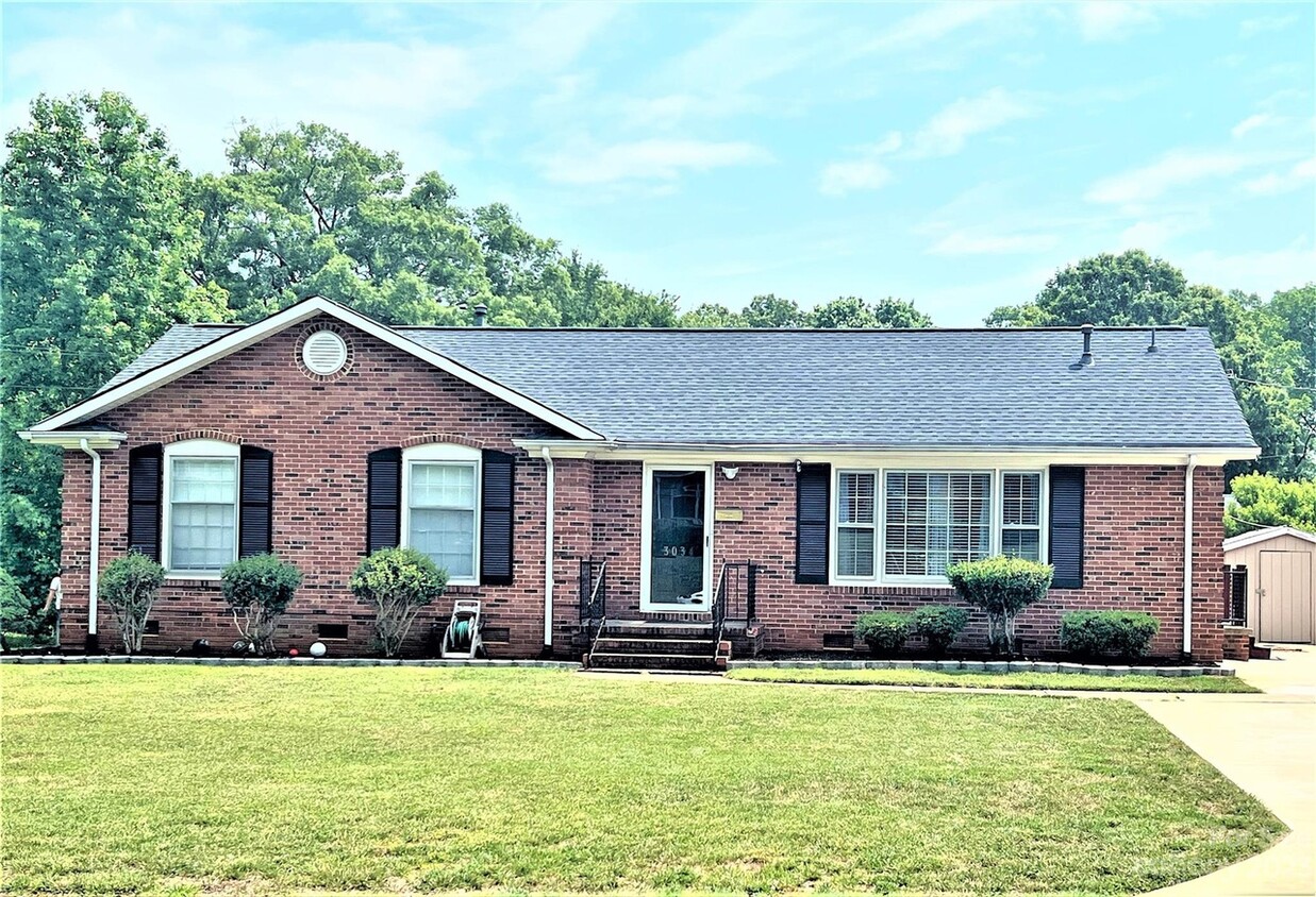 Primary Photo - 3034 Rosehill Dr
