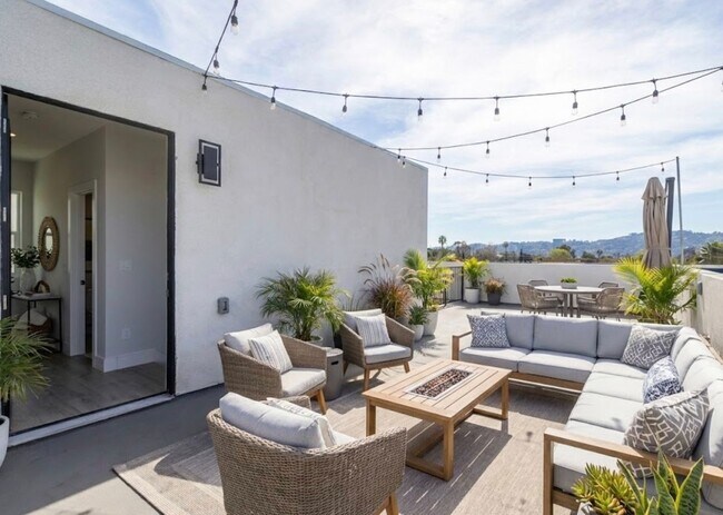 Foto del edificio - 5132 Riverton Ave