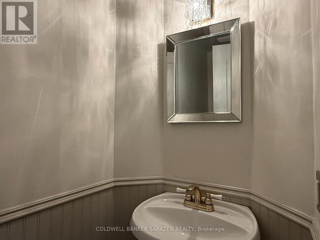 Building Photo - 20 Whithorn Ave