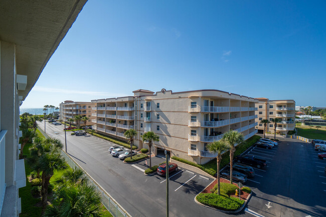 Building Photo - 601 Shorewood Dr