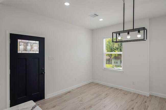 Foto del edificio - 1078 St Clair St