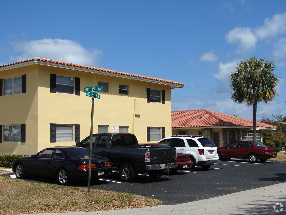 Building Photo - 2750 19th Ave