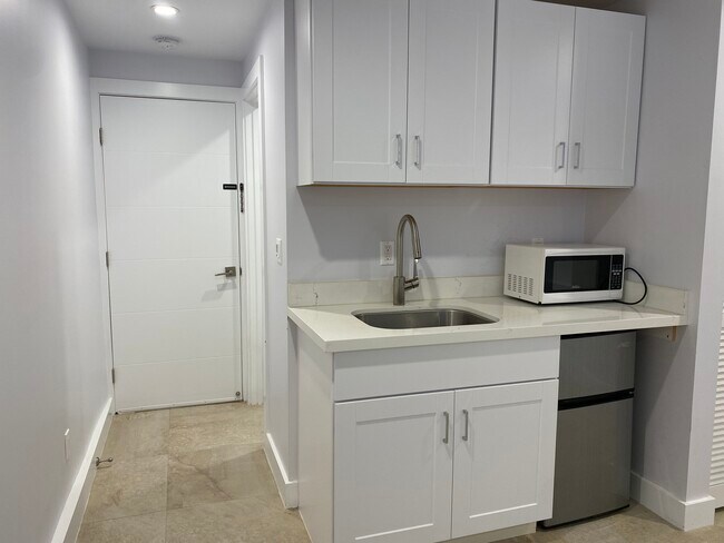 Building Photo - 52 Avalon Dr