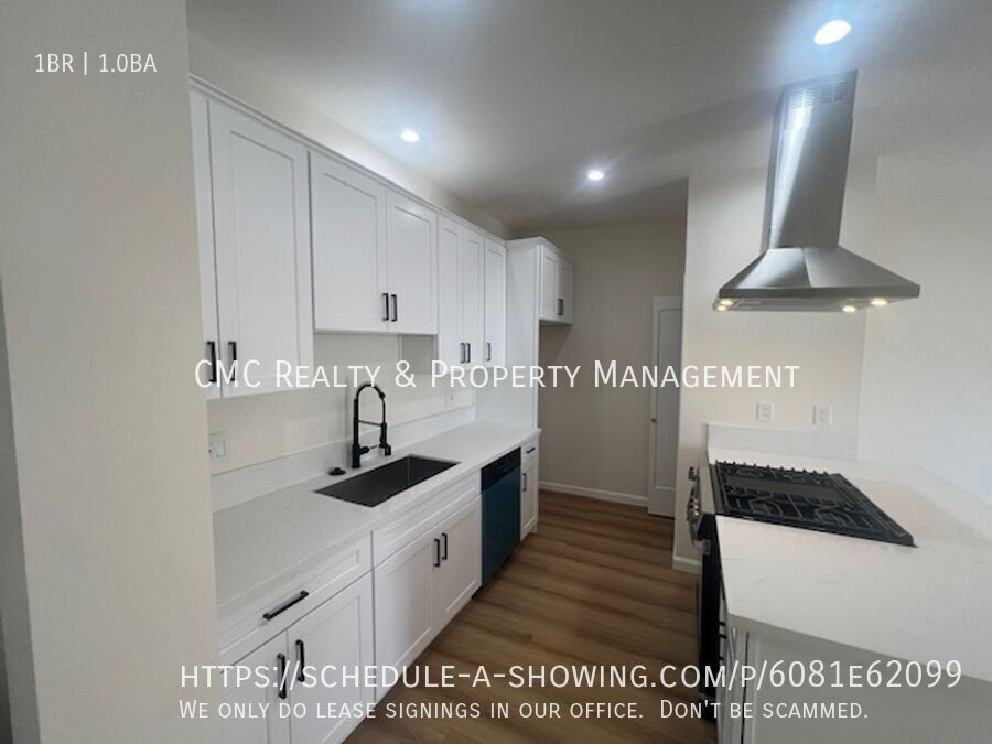 Foto principal - NEWLY built 1 bed / 1 bath in Lakewood Vil...