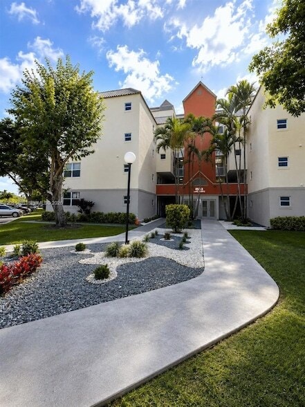 Building Photo - 8363 Lake Dr