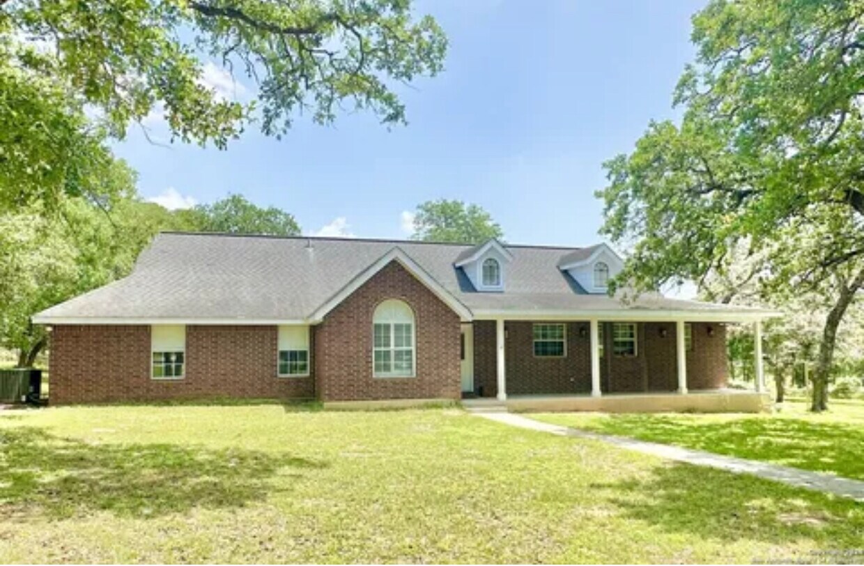 Primary Photo - 111 Oak Creek Dr