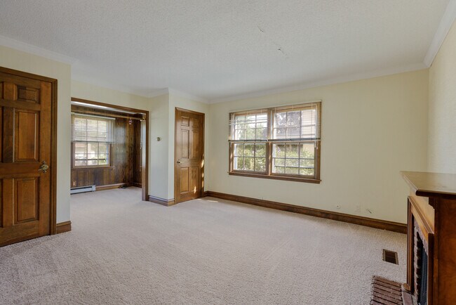 Building Photo - 116 N 6th St