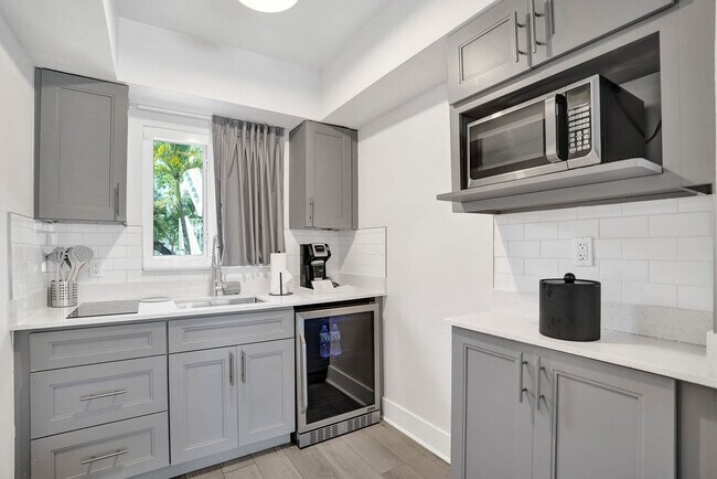 Foto del edificio - 3621 N Ocean Blvd