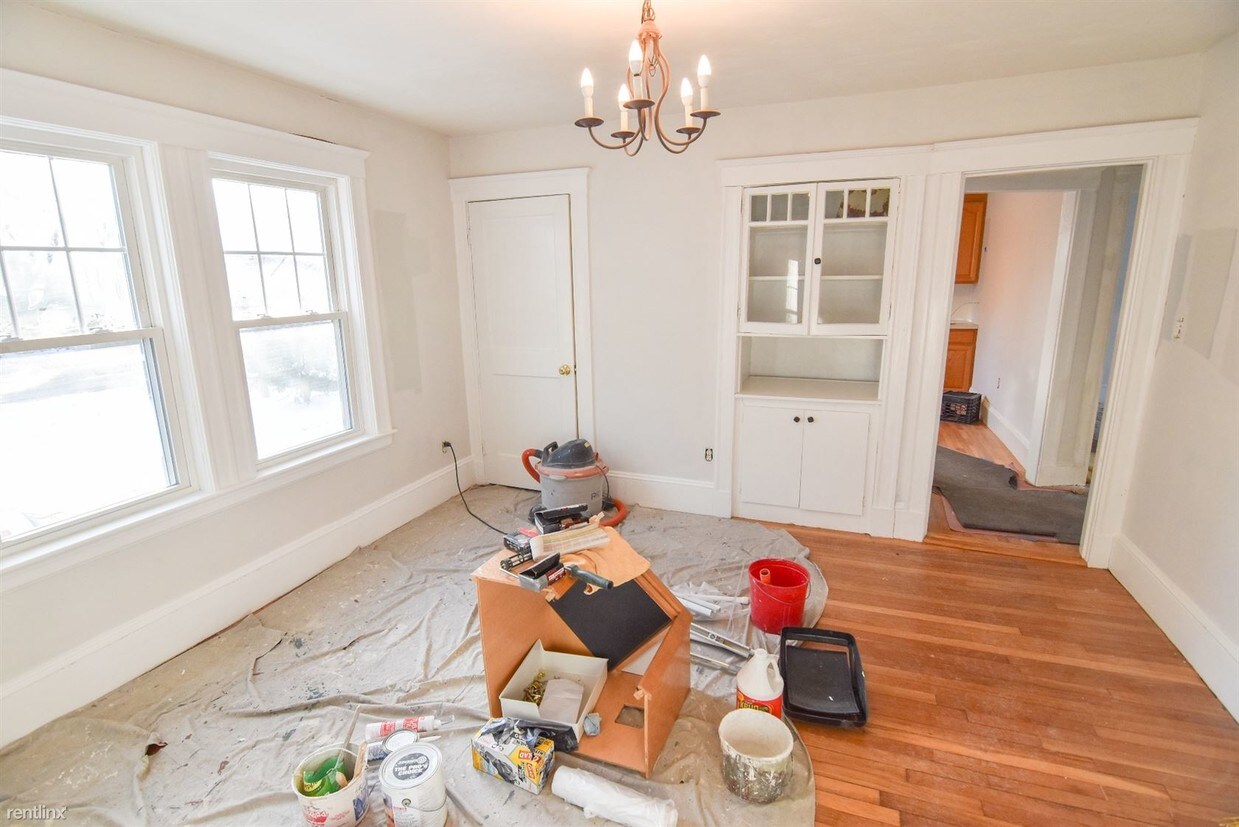 691 Heath St, Chestnut Hill, MA 02467 Condo for Rent in Chestnut Hill
