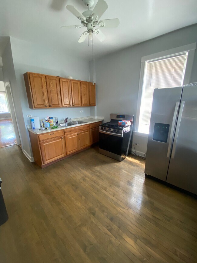 Foto del edificio - 2326 N Sacramento Ave