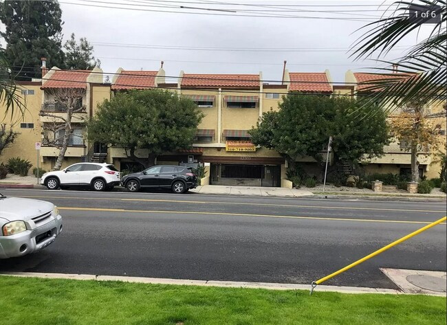 Building Photo - 12203 Magnolia Blvd
